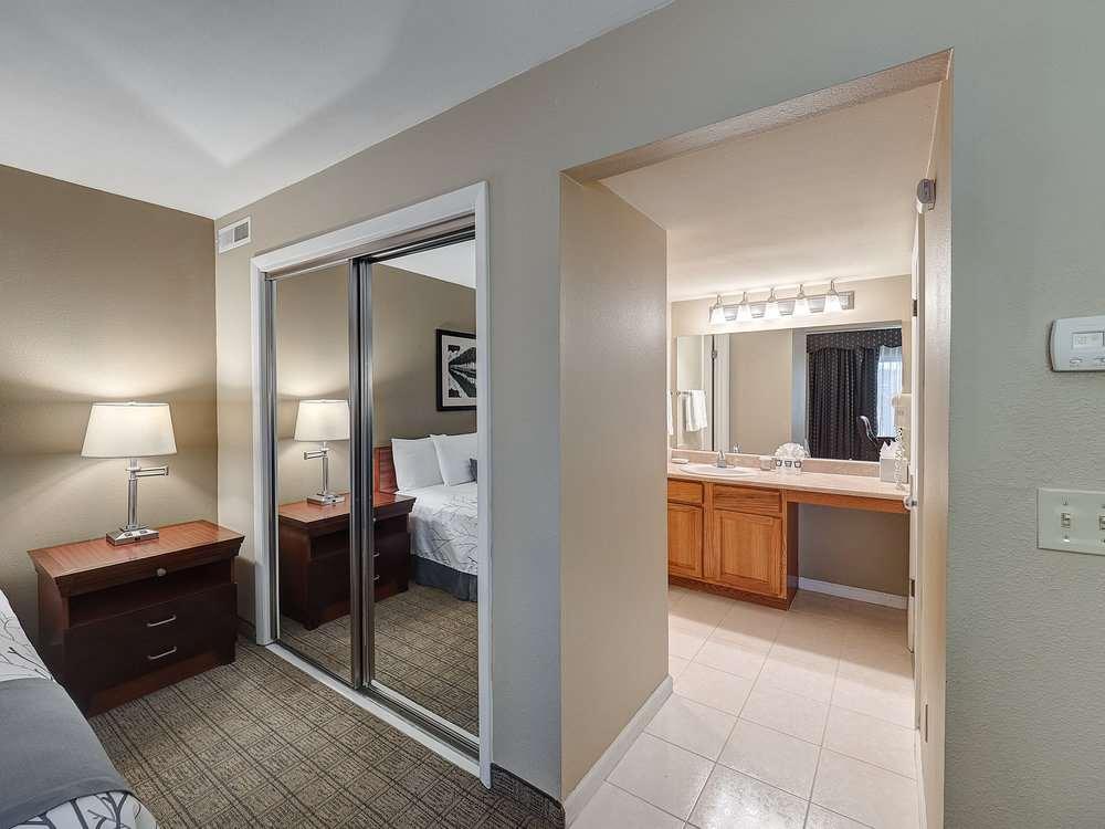 Eastland Suites Hotel & Confer Urbana Room photo