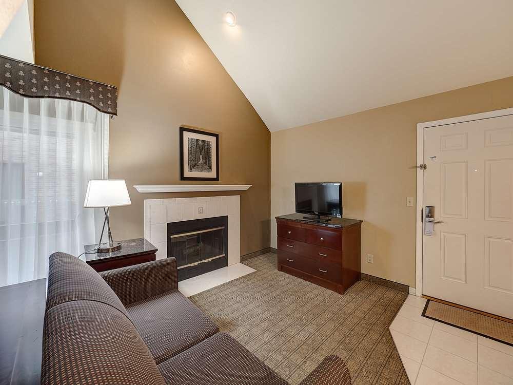 Eastland Suites Hotel & Confer Urbana Room photo