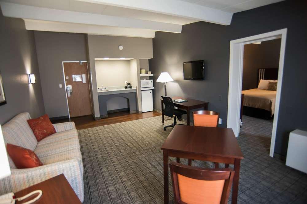 Eastland Suites Hotel & Confer Urbana Room photo